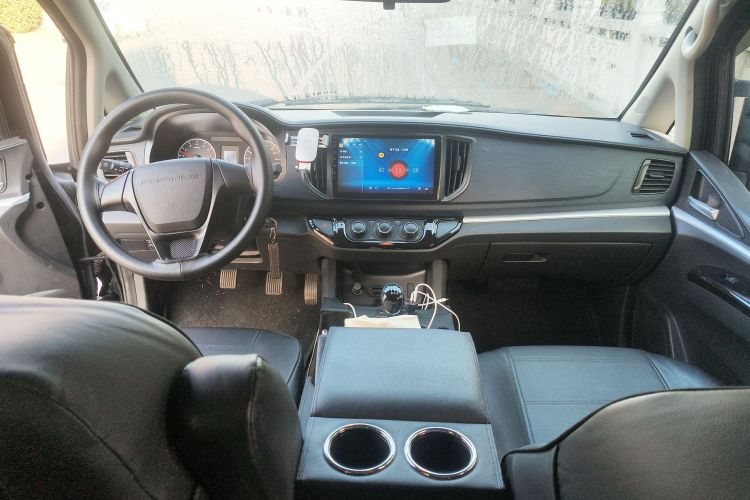 东风风行 菱智 2024款 M5L 1.5T 手动基本型 7座中控内饰12