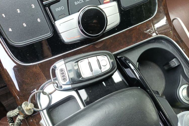 奥迪A8 2013款 A8L 45 TFSI quattro豪华型中控内饰7001