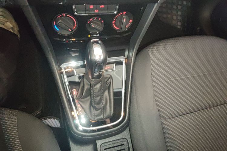 大众 2019款 改款 宝来·传奇 1.5L 自动时尚型 国VI中控内饰18