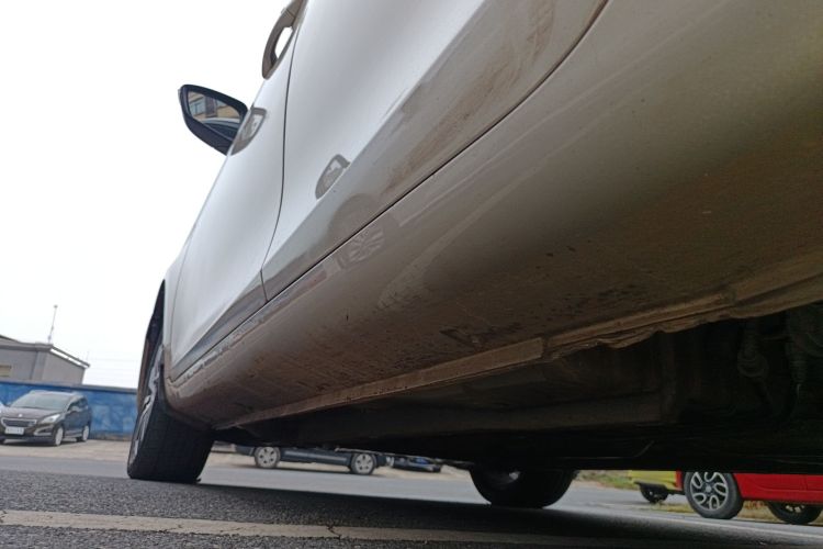 吉利汽车 帝豪 2019款 领军版 1.5L 手动向上亚运版 国VI局部细节9002