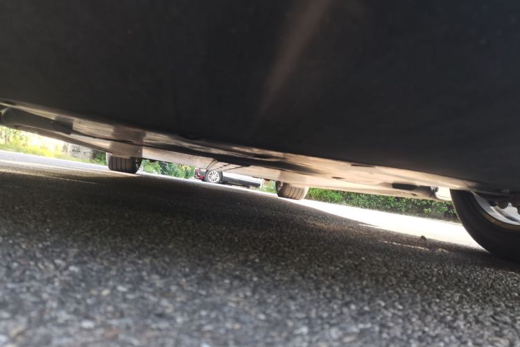 特斯拉 Model 3 2022款 后轮驱动版局部细节9008