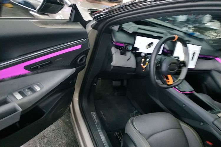 领克08 EM-P 2023款 120km 长续航Halo中控内饰20