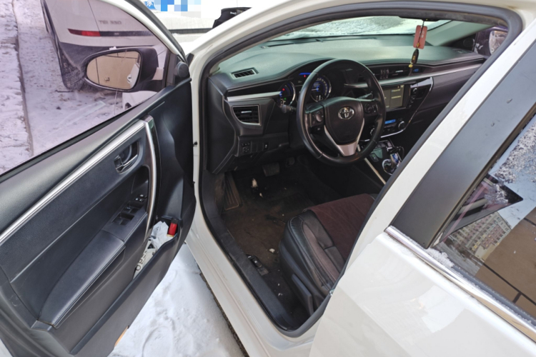 丰田 卡罗拉 2016款 双擎 1.8L E-CVT豪华版中控内饰20