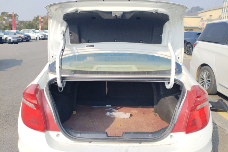 奇瑞E3 2015款 1.5L 手动智尚型机舱底盘23