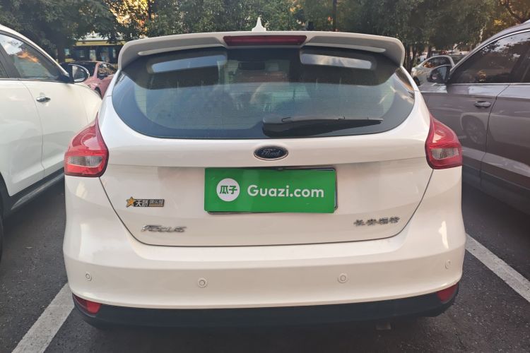 福特 福克斯 2018款 两厢经典 1.6L 自动风尚型智行版车身外观6