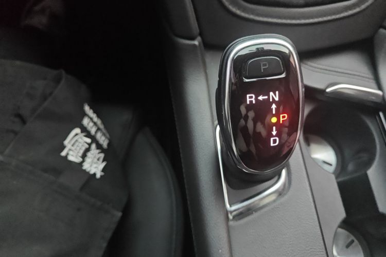 凯迪拉克XT5 2018款 28T 四驱豪华型中控内饰18