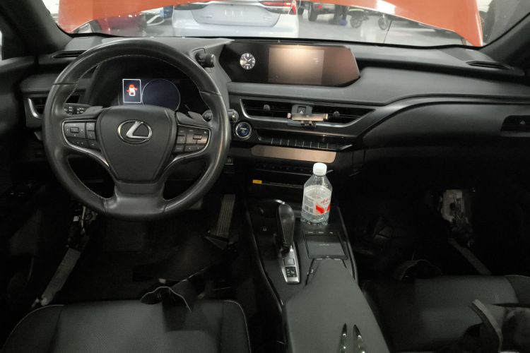 雷克萨斯UX新能源 2020款 300e 纯·享版中控内饰12