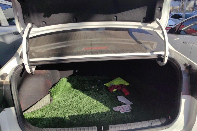 吉利汽车 帝豪 2023款 第4代冠军版 1.5L CVT尊贵型机舱底盘23