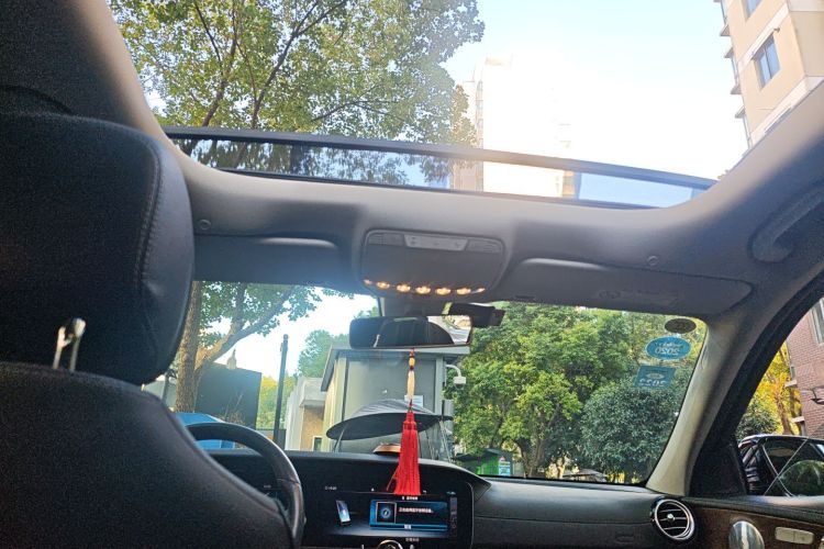 奔驰E级 2020款 E 300 L 豪华型中控内饰22