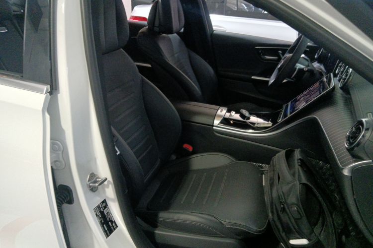 奔驰C级 2023款 C 200 L 运动版局部细节41