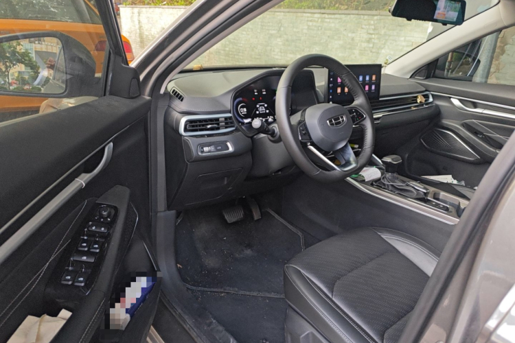 吉利汽车 帝豪 2023款 第4代冠军版 1.5L CVT尊贵型中控内饰7003