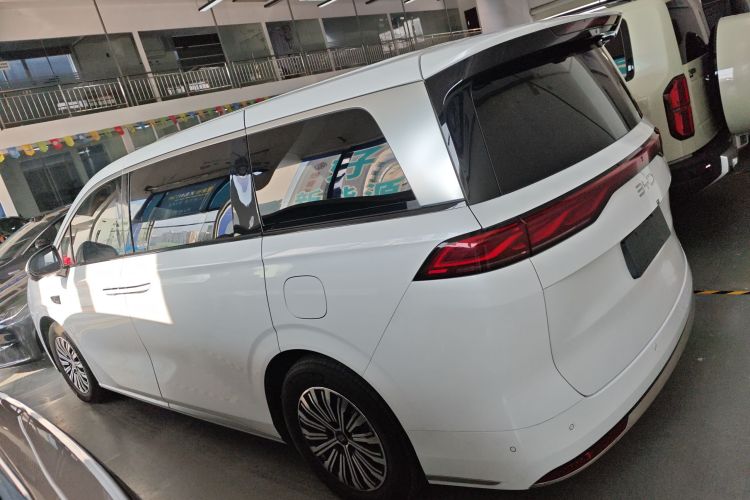 比亚迪 夏 2025款 DM-i 1.5T 180km 卓越型车身外观4