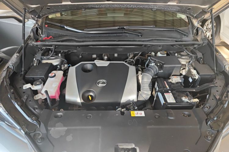 雷克萨斯NX 2016款 200 全驱 锋尚版机舱底盘24