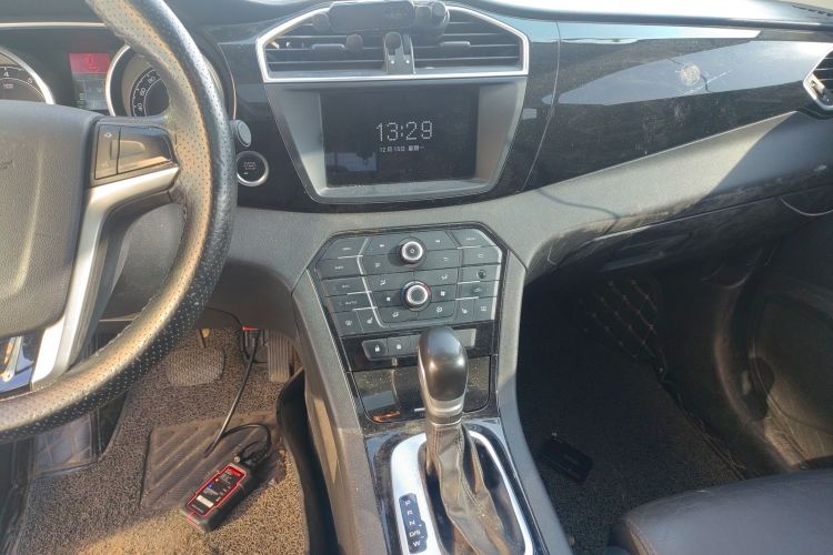 名爵 锐腾 2015款 2.0TGI TST豪华版中控内饰16