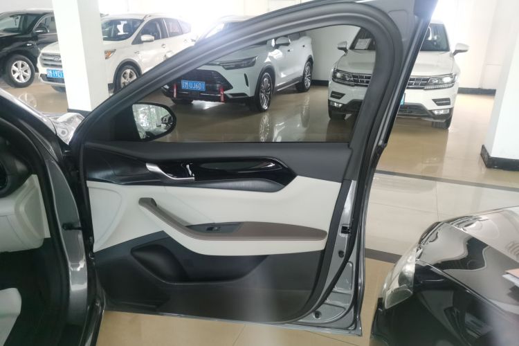 比亚迪 秦PLUS 2024款 荣耀版 DM-i 55KM领先型中控内饰42