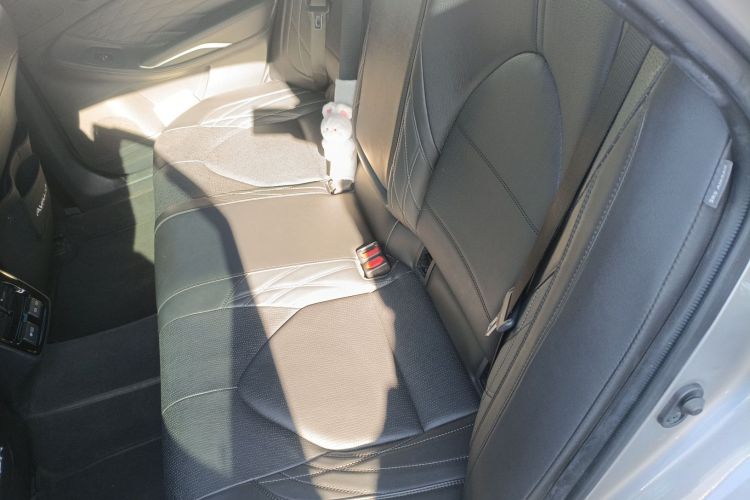 丰田 亚洲龙 2022款 双擎 2.5L XLE尊贵版中控内饰21