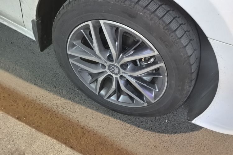 比亚迪 秦PLUS 2023款 冠军版 DM-i 120KM领先型车身外观6007