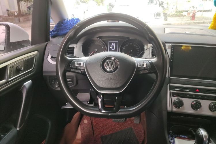 大众 高尔夫·嘉旅 2016款 230TSI 自动进取型中控内饰13