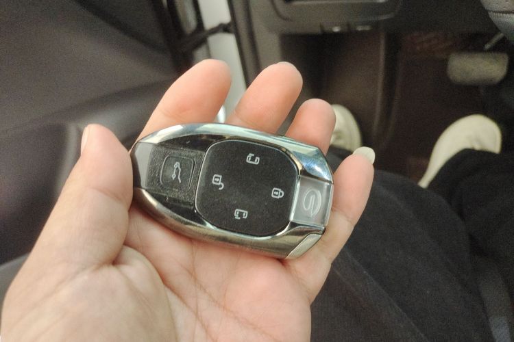 广汽传祺 传祺M8 2023款 宗师系列 400T 至尊版中控内饰11