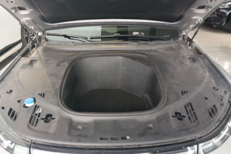 小鹏P7 2022款 480G机舱底盘24