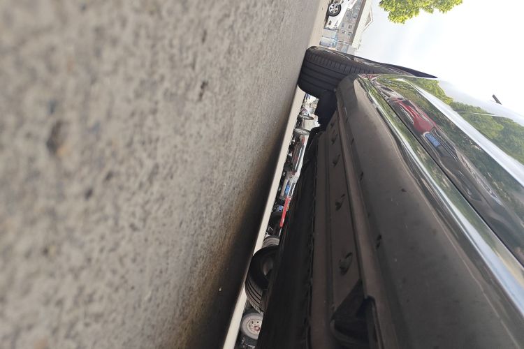 鸿蒙智行 问界M5 2022款 增程四驱性能版机舱底盘29