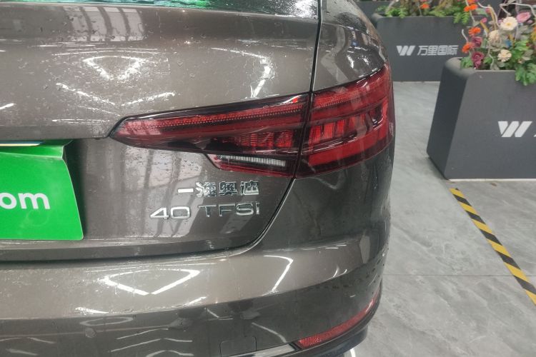 奥迪A4L 2018款 30周年年型 40 TFSI 进取型车身外观9
