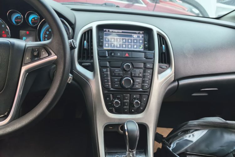 别克 英朗 2014款 XT 1.6L 自动时尚版中控内饰16