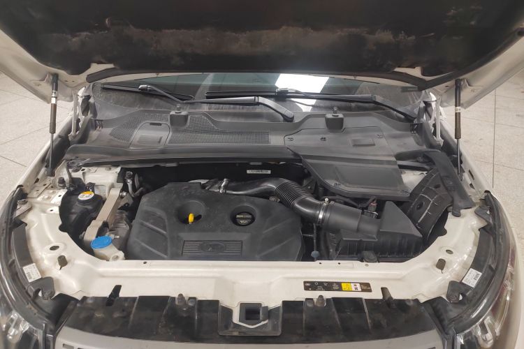 路虎 发现神行 2017款 2.0T PURE机舱底盘24