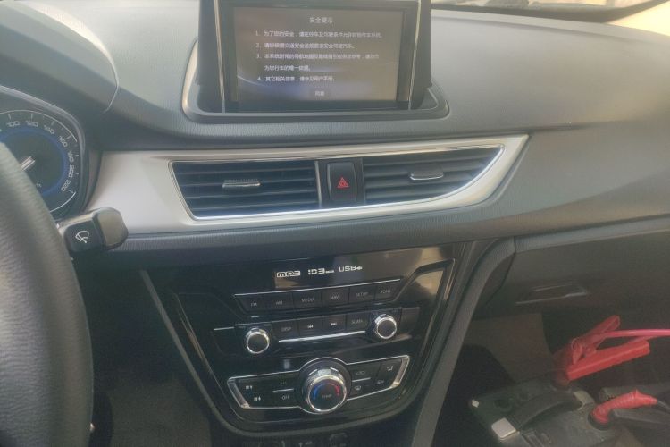 长安 悦翔V7 2015款 1.6L 手动乐享型 国V中控内饰16