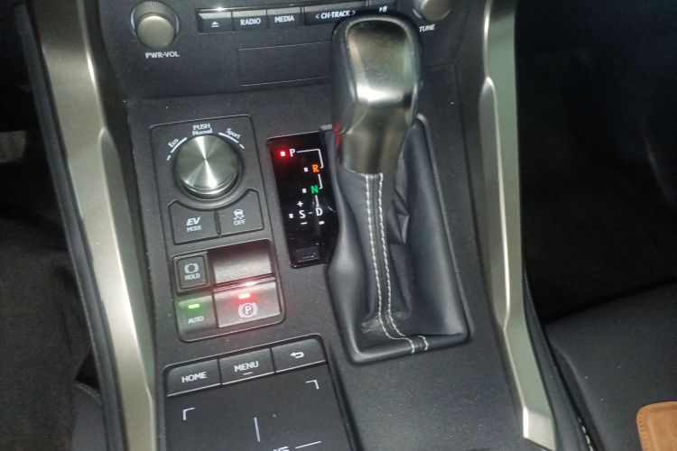 雷克萨斯NX 2020款 300h 前驱 锋尚版 国VI中控内饰18