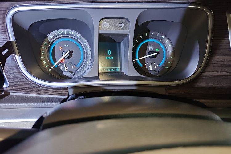 别克GL8 2013款 3.0L XT豪华商务旗舰版中控内饰15