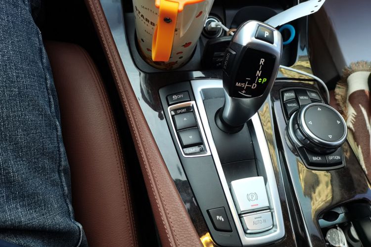 宝马5系 2017款 528Li 领先型中控内饰18