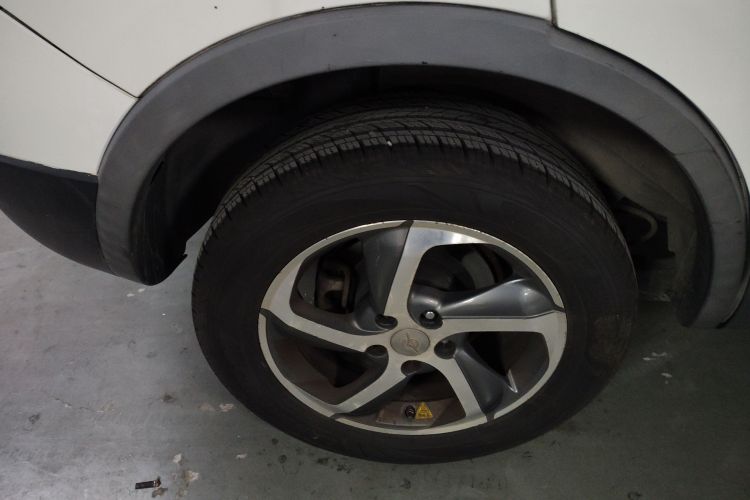 海马S5 2016款 1.6L 手动豪华型科技版车身外观6008