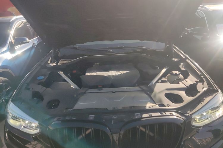 宝马X4 2019款 xDrive25i M运动套装机舱底盘24