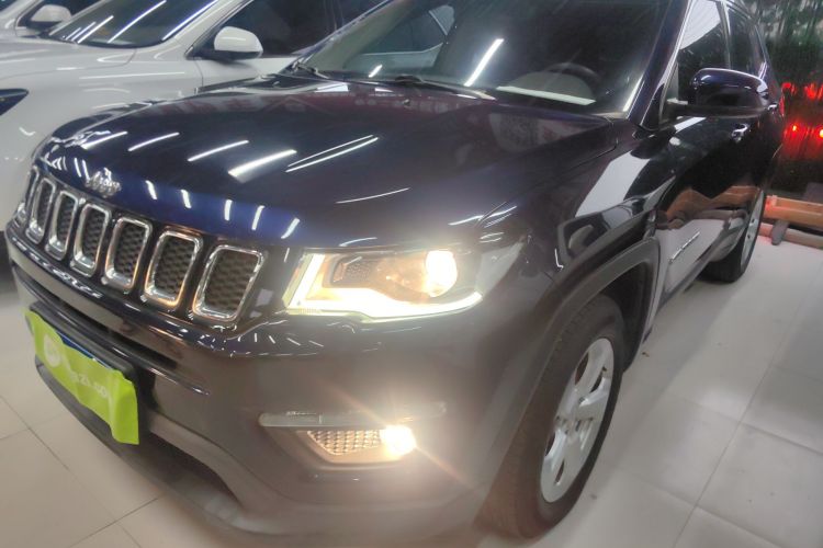 Jeep 指南者 2020款 220T 自动领先版车身外观1