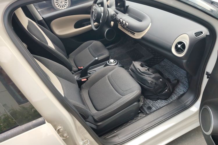 五菱汽车 五菱缤果 2023款 203km 轻享款局部细节41