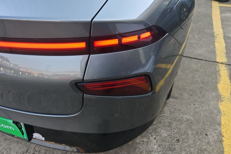 小鹏P7 2022款 480N+车身外观6006