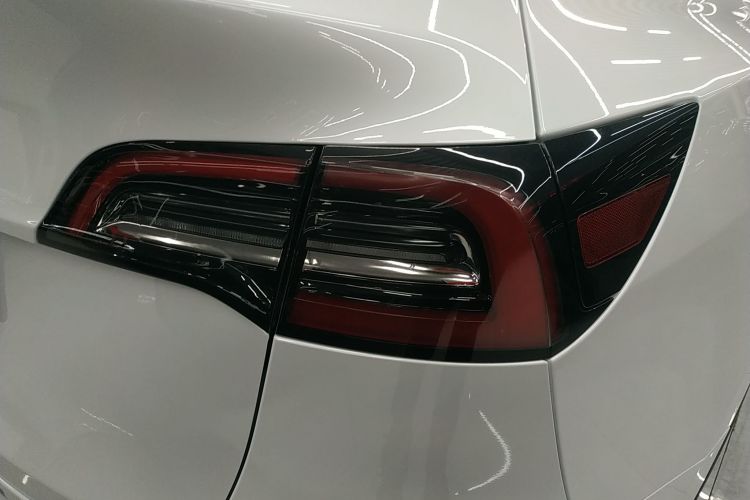 特斯拉 Model Y 2022款 改款 后轮驱动版车身外观9