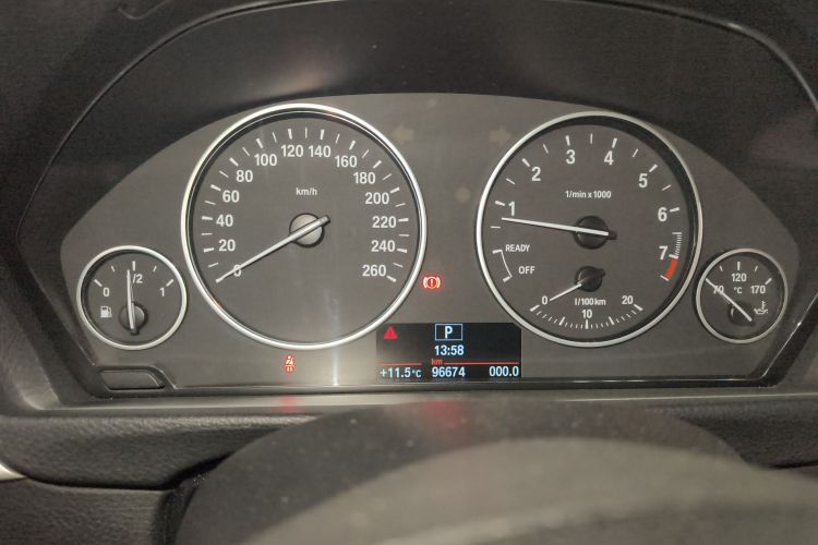 宝马3系 2014款 320i 时尚型局部细节14