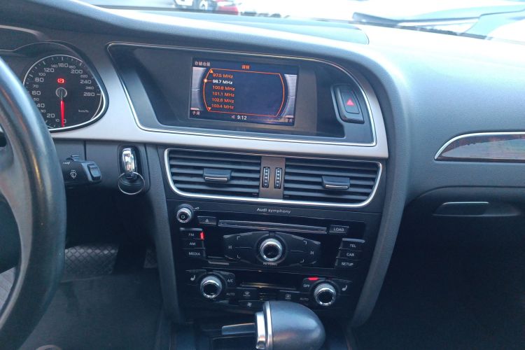 奥迪A4L 2015款 35 TFSI 自动舒适型中控内饰16