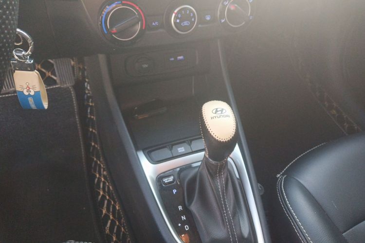 现代 悦动 2018款 1.6L 自动悦目版GL 国VI中控内饰18