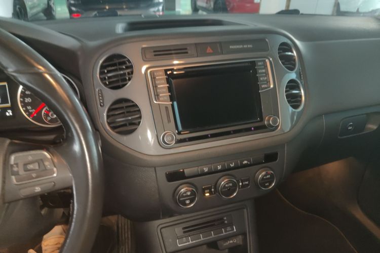 大众 Tiguan 2016款 2.0TSI 四驱标准型中控内饰16