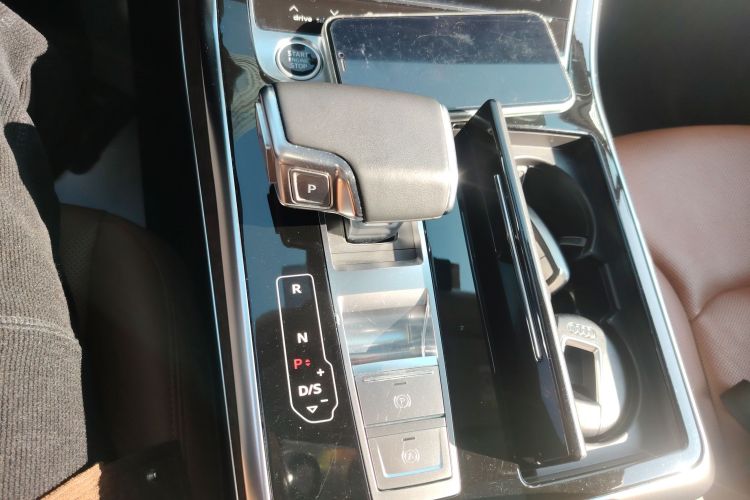 奥迪Q7 2022款 55 TFSI quattro S line运动型中控内饰18