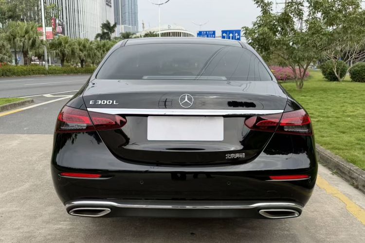 奔驰E级 2021款 改款 E 300 L 豪华型车身外观6