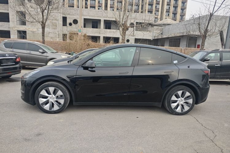 特斯拉 Model Y 2022款 长续航全轮驱动版车身外观4