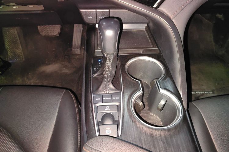 丰田 凯美瑞 2021款 2.5G 豪华版中控内饰18