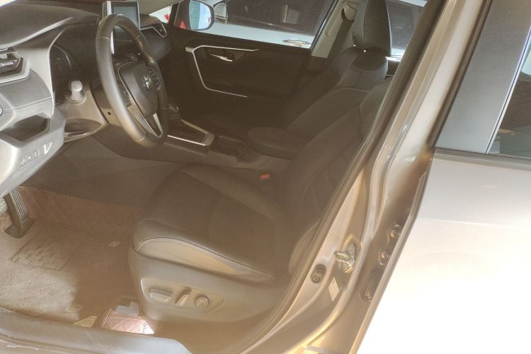 丰田 RAV4荣放 2022款 2.0L CVT两驱风尚Plus版中控内饰19