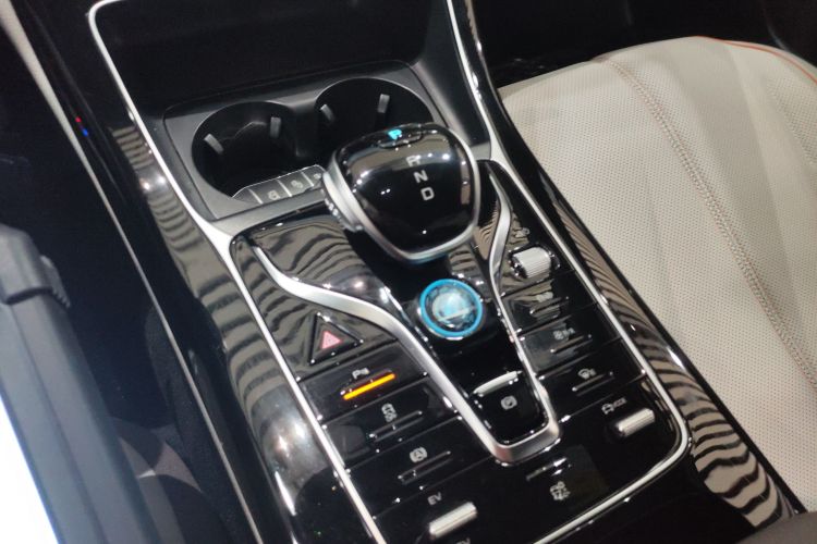 比亚迪 秦PLUS 2024款 荣耀版 DM-i 120KM领先型中控内饰18