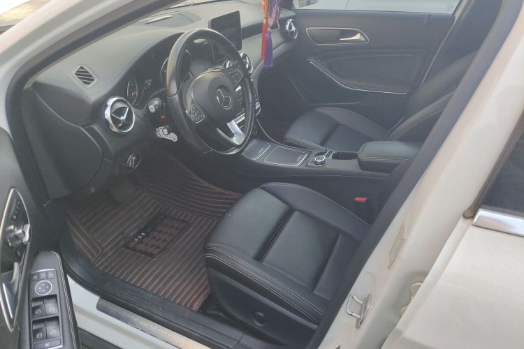 奔驰GLA 2017款 GLA 220 4MATIC 时尚型局部细节19