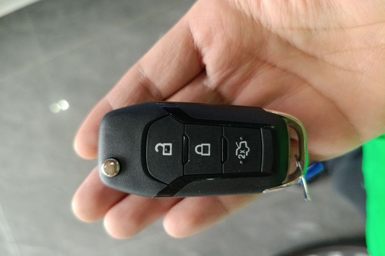 福特 蒙迪欧 2013款 1.5L GTDi180时尚型中控内饰11